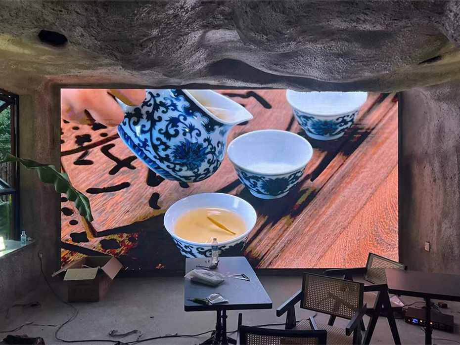 烟台酒吧大变革！P2.0高刷LED显示屏引领娱乐新时代